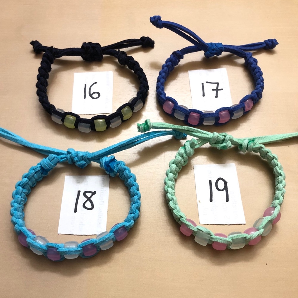 🌻Glow-in-the-dark & UV Light Sensitive Bracelet - Picture 3 of 8